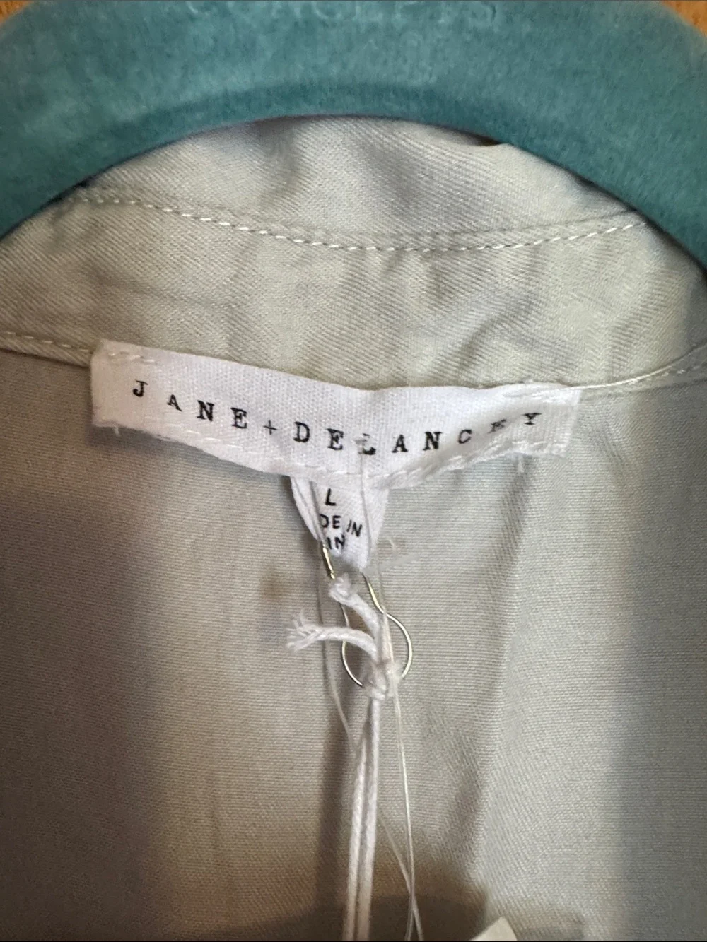Jane and Delancey Light Gray Button-Up Short Sleeve Blouse